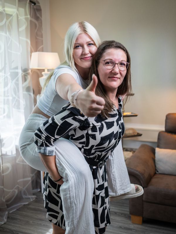 HomeCare Intensivpflege Recke - Mitarbeiterinnen mit Spaß bei der Arbeit